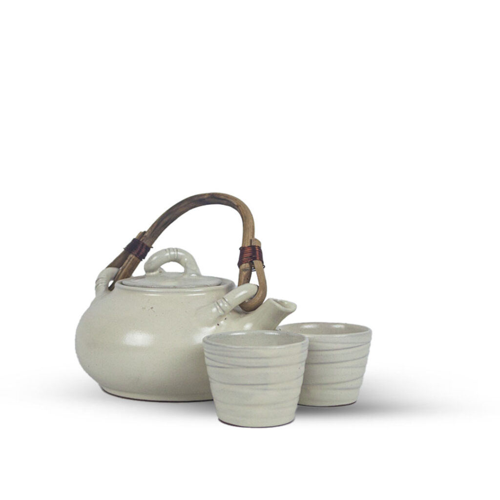 White ceramic tea pot set